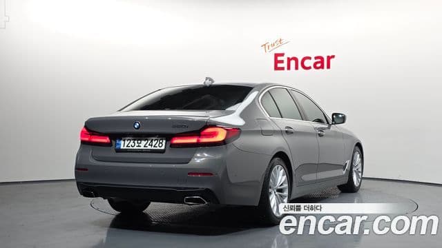 بي إم دبليو 5 (G30) 520i فاخر