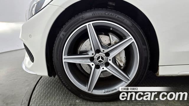 مرسيدس C- W205 C200 4MATIC AMG Line