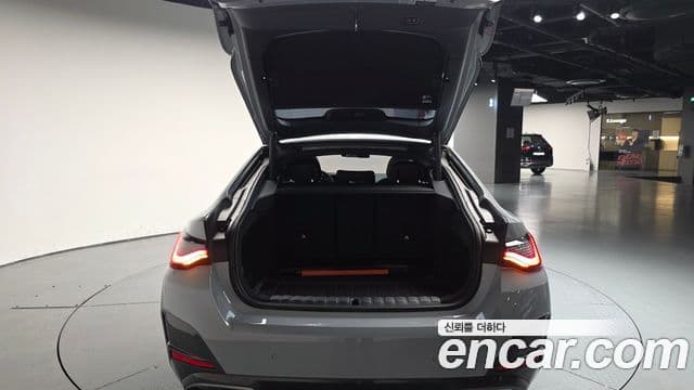 بي إم دبليو i4 eDrive40 M سبورت