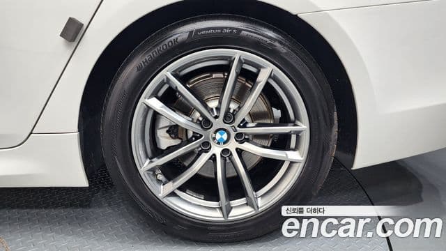 بي إم دبليو 5 (G30) 520i M سبورت