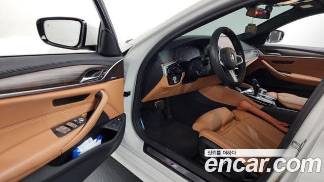 بي إم دبليو 5 (G30) 530e M سبورت