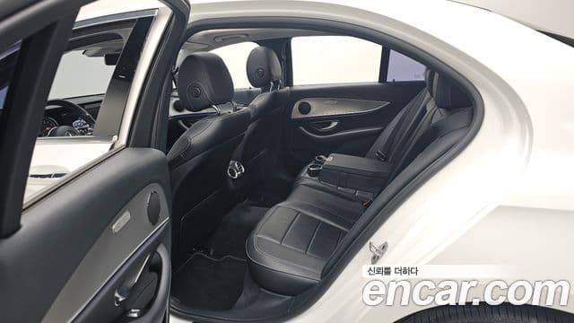 مرسيدس E- W213 E300